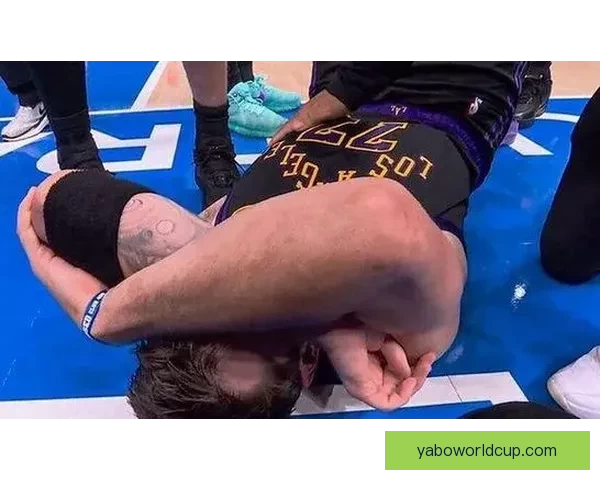 湖人再遭重创里夫斯伤情未明东契奇缺阵前景愈发艰难